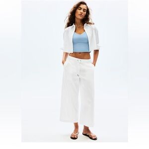 NWOT - Athleta Midday Mid Rise Crop Pant - White - Size M